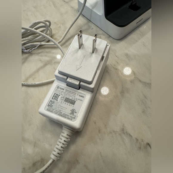 Belkin PowerHouse 2-in-1 iPhone & Apple Watch Charging Dock - White - Picture 6 of 8